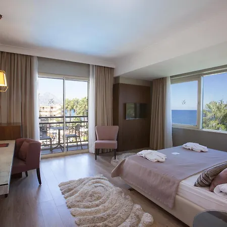 فايم ريزيدنس آند سبا 5*