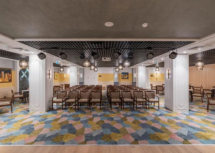 Fame & Θέρετρο Κεμέρ