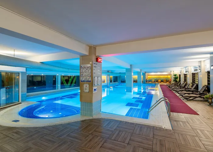 Fame & 5* Κεμέρ